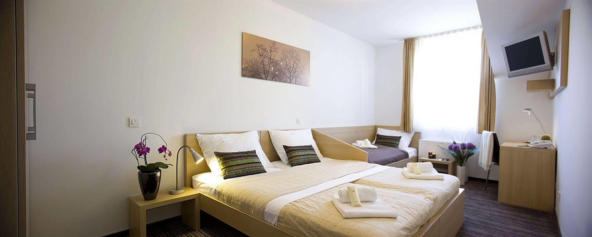 Ahotel Hotel